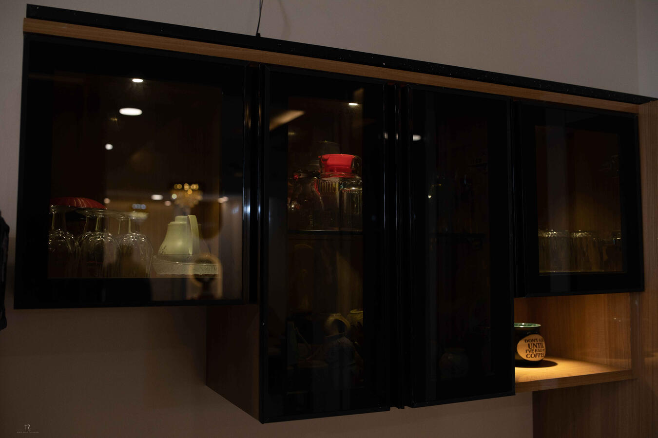 Premium crocery unit with focus lights.
